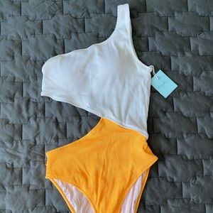 One piece swim suit